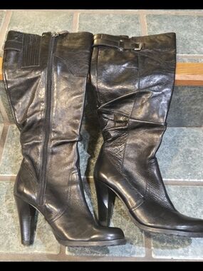 NEW GUESS Classic Black Leather  Women's Boots SZ 5.5